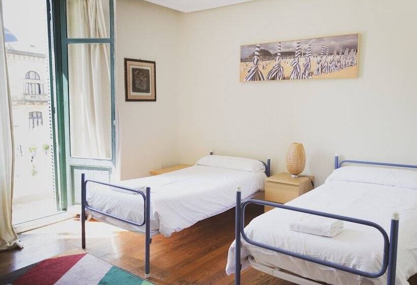 فندق Urban House Hostel