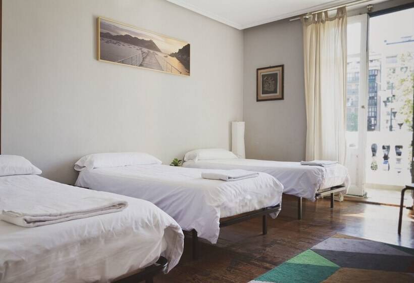 فندق Urban House Hostel