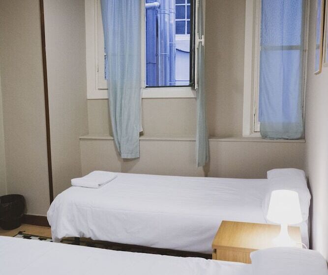 فندق Urban House Hostel