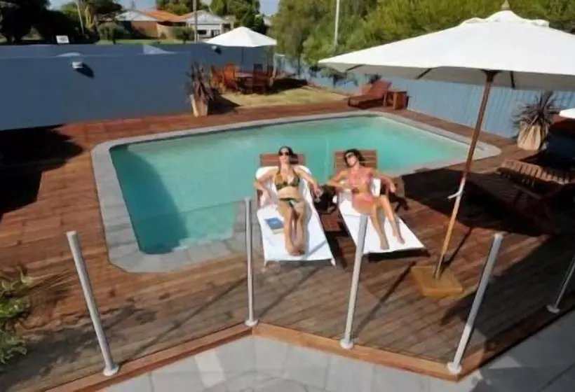 ホテル Waikiki Beach Bed & Breakfast