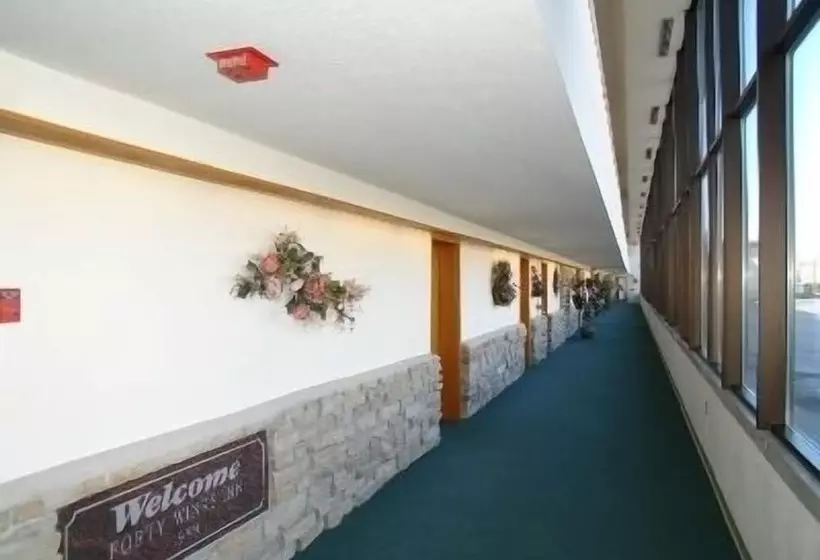 Hotelli Forty Winks Inn Llc