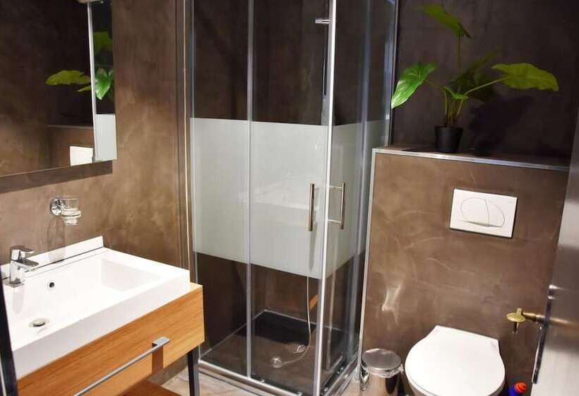 هتل Comfort Apartments By Livingdowntown