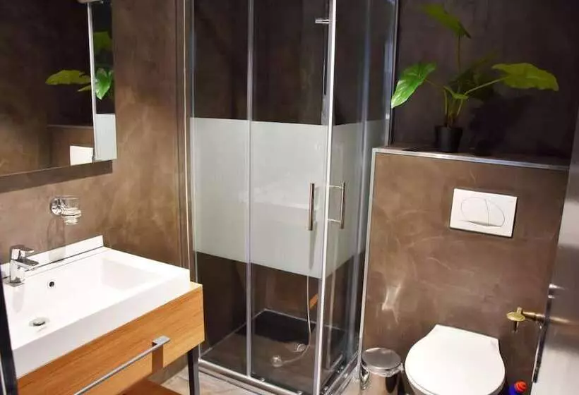 هتل Comfort Apartments By Livingdowntown