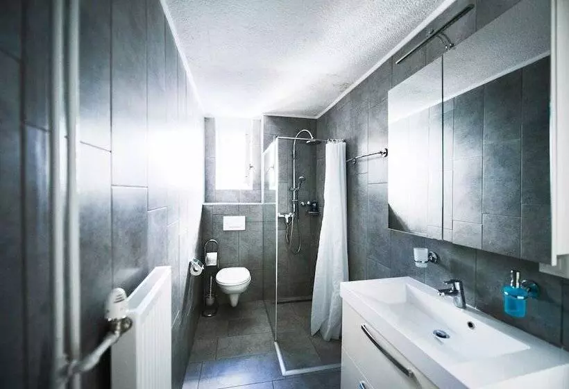 هتل Comfort Apartments By Livingdowntown