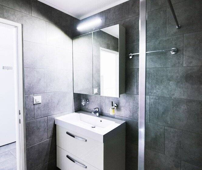 هتل Comfort Apartments By Livingdowntown