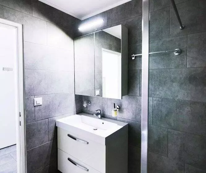 هتل Comfort Apartments By Livingdowntown