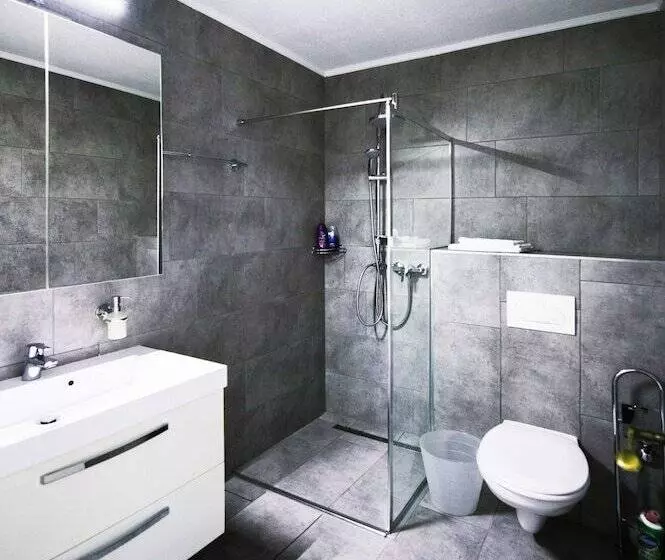 هتل Comfort Apartments By Livingdowntown