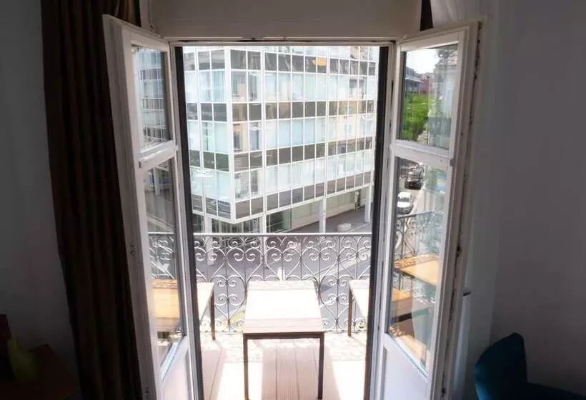 هتل Comfort Apartments By Livingdowntown