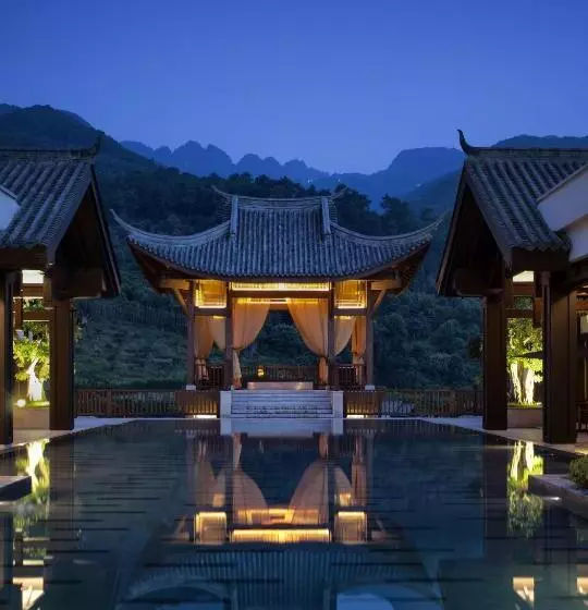 Отель Banyan Tree Chongqing Beibei