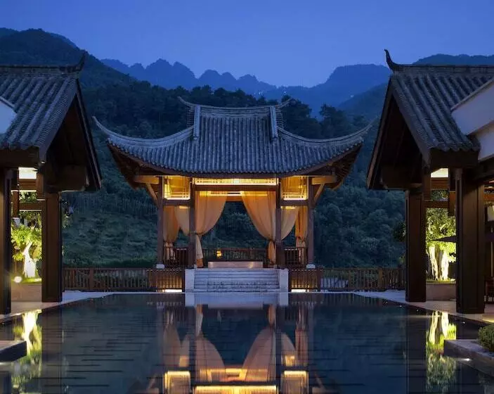 Отель Banyan Tree Chongqing Beibei