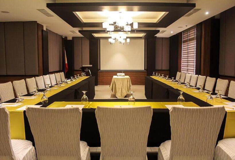 בית מלון כפרי Brentwood Suites