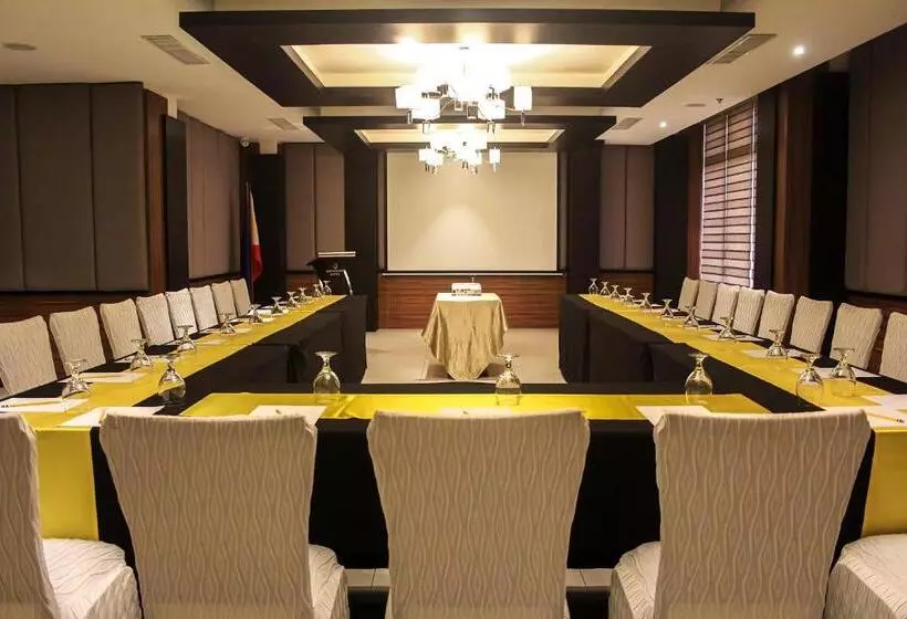 هتل Brentwood Suites