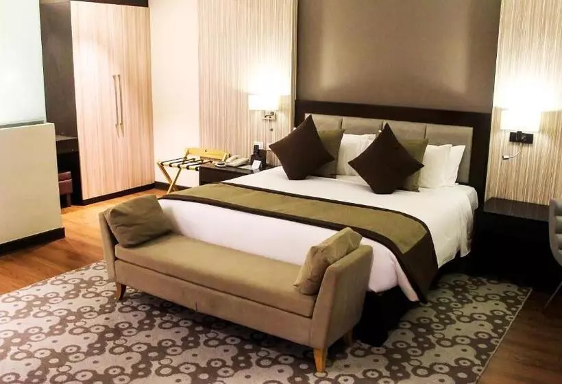 هتل Brentwood Suites