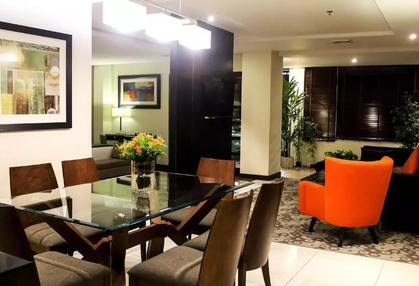 هتل Brentwood Suites