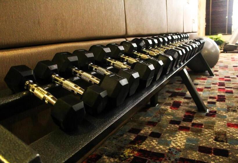 בית מלון כפרי Brentwood Suites