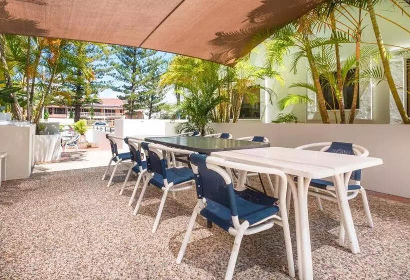 Отель Burleigh On The Beach