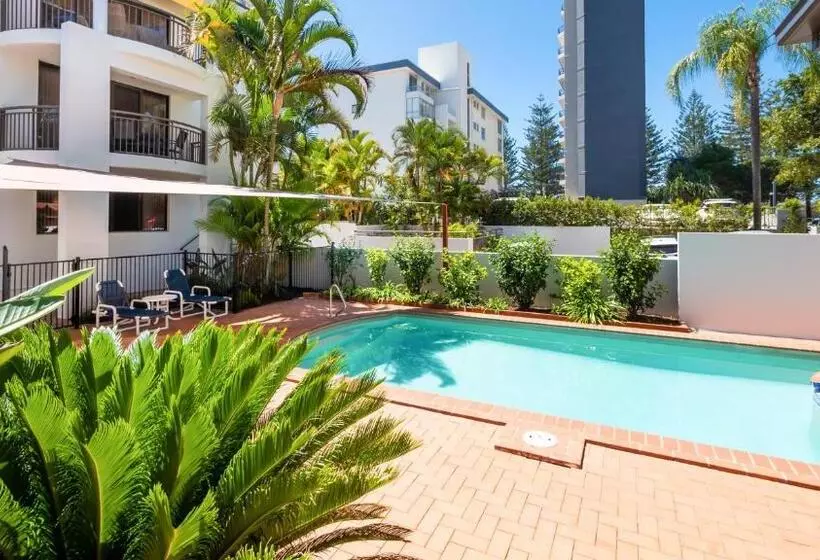 Отель Burleigh On The Beach