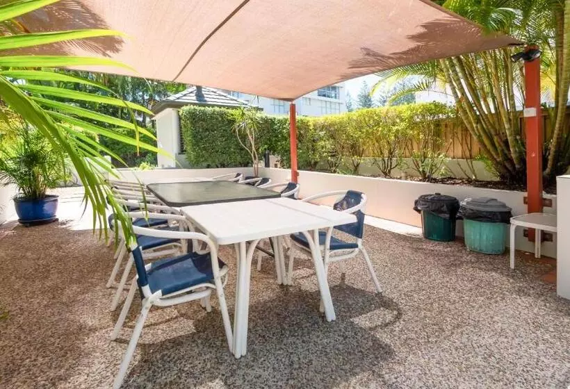 Отель Burleigh On The Beach