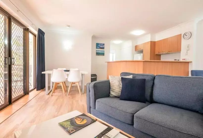 Отель Burleigh On The Beach