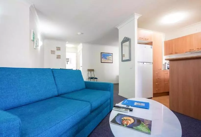 Отель Burleigh On The Beach