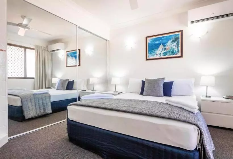 Отель Burleigh On The Beach