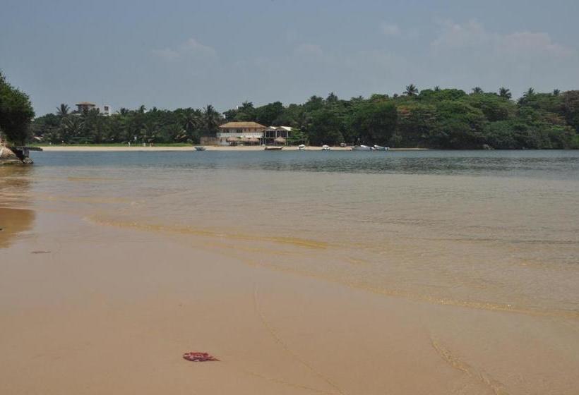 Отель Muthumuni Ayurveda Beach Resort