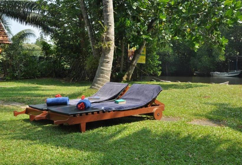 Отель Muthumuni Ayurveda Beach Resort