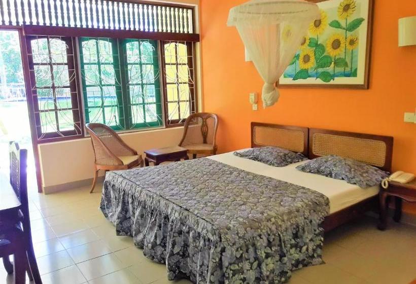 Отель Muthumuni Ayurveda Beach Resort