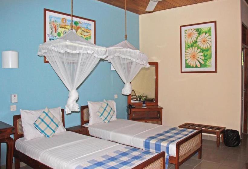 Отель Muthumuni Ayurveda Beach Resort