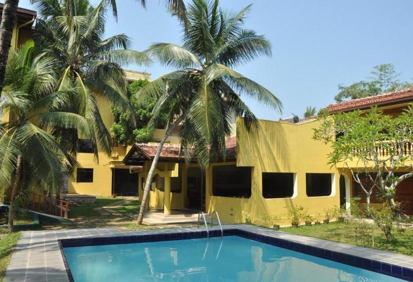 Отель Muthumuni Ayurveda Beach Resort