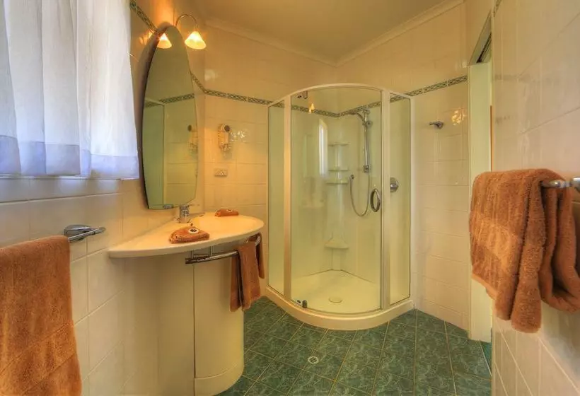 هتل Ocean Breeze Luxury Cottages
