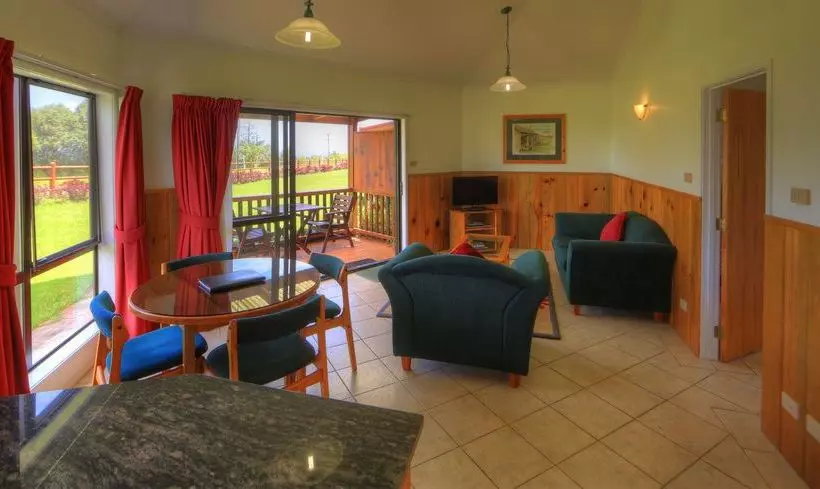 هتل Ocean Breeze Luxury Cottages