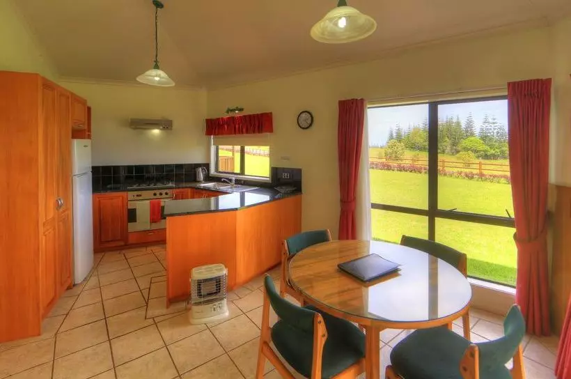 هتل Ocean Breeze Luxury Cottages