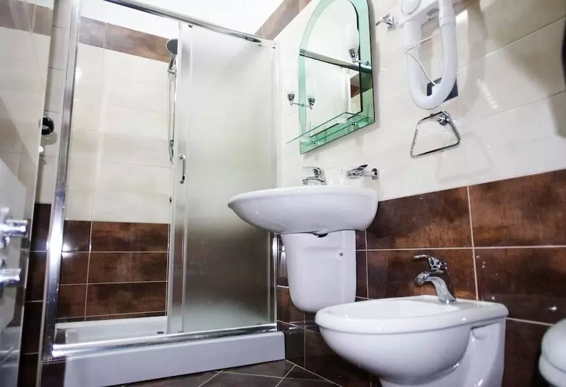 هتل Panorama Kruje View On The Castle And The Old Town