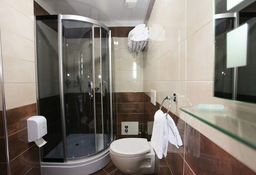 هتل Panorama Kruje View On The Castle And The Old Town