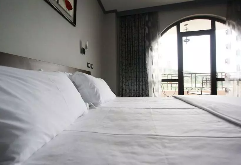 هتل Panorama Kruje View On The Castle And The Old Town