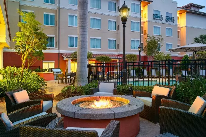 Hotel Residence Inn By Marriott Fort Myers At I 75 And Gulf Coast Town Center