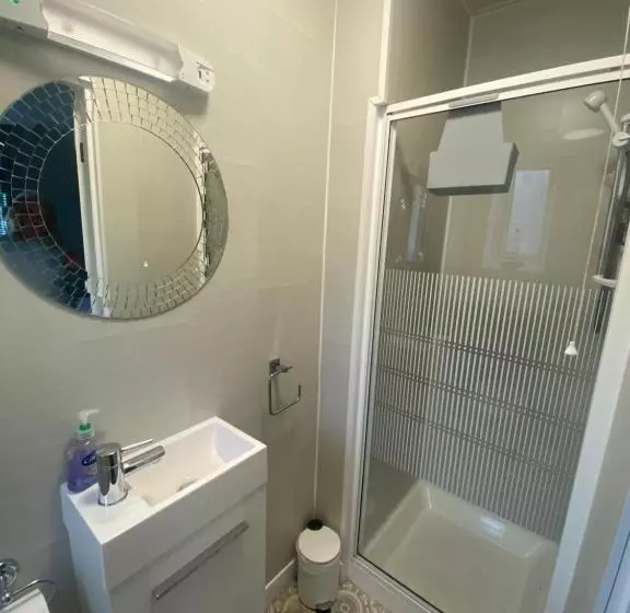 בית מלון כפרי The Hurstmere