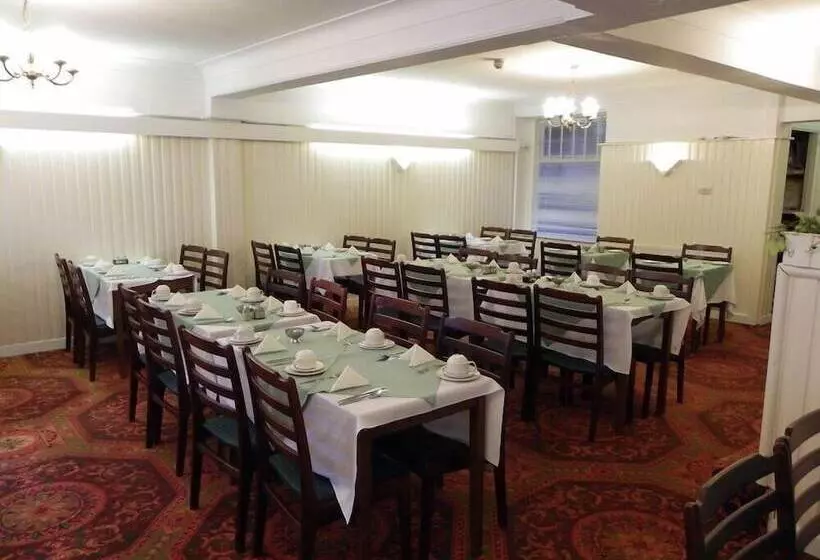 בית מלון כפרי The Oxford