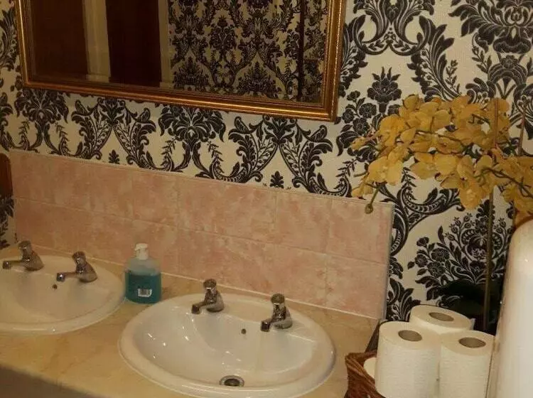 בית מלון כפרי The Oxford