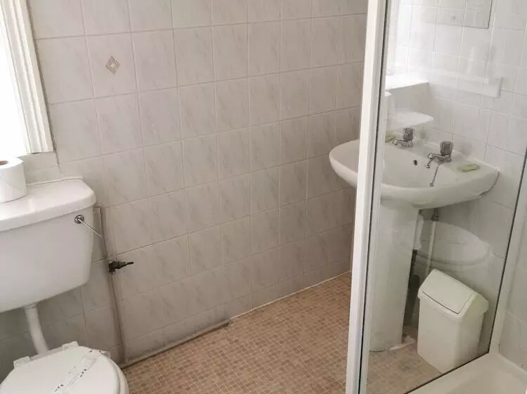 בית מלון כפרי The Oxford