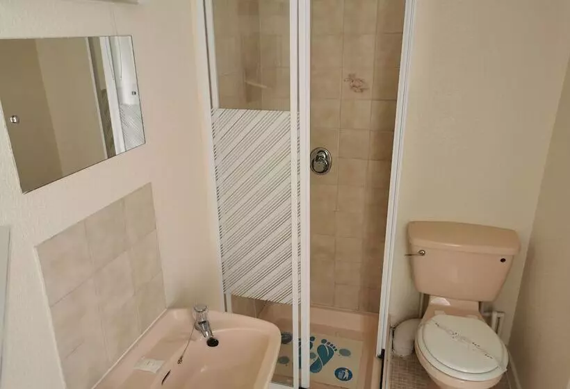 בית מלון כפרי The Oxford