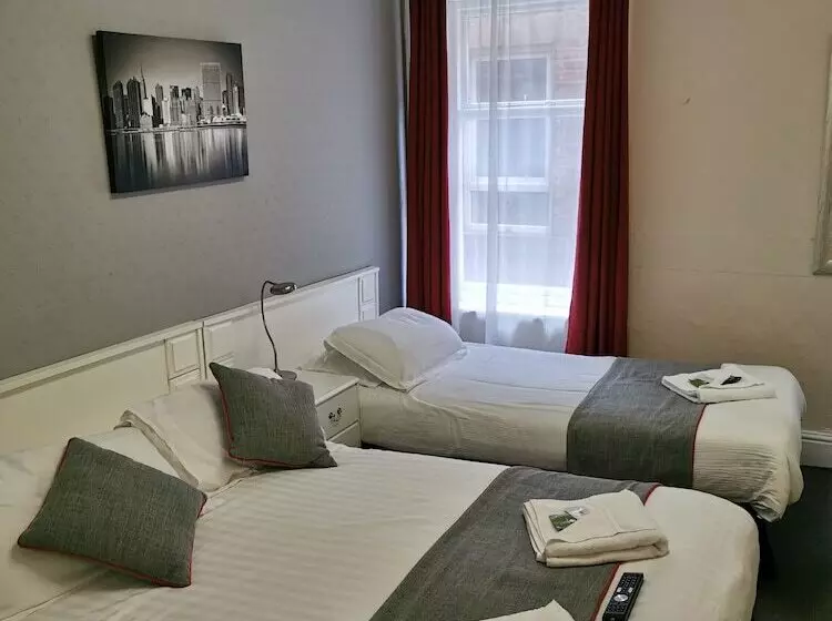 בית מלון כפרי The Oxford