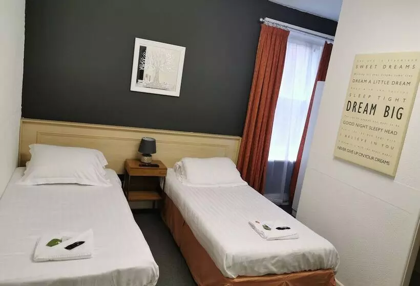 בית מלון כפרי The Oxford