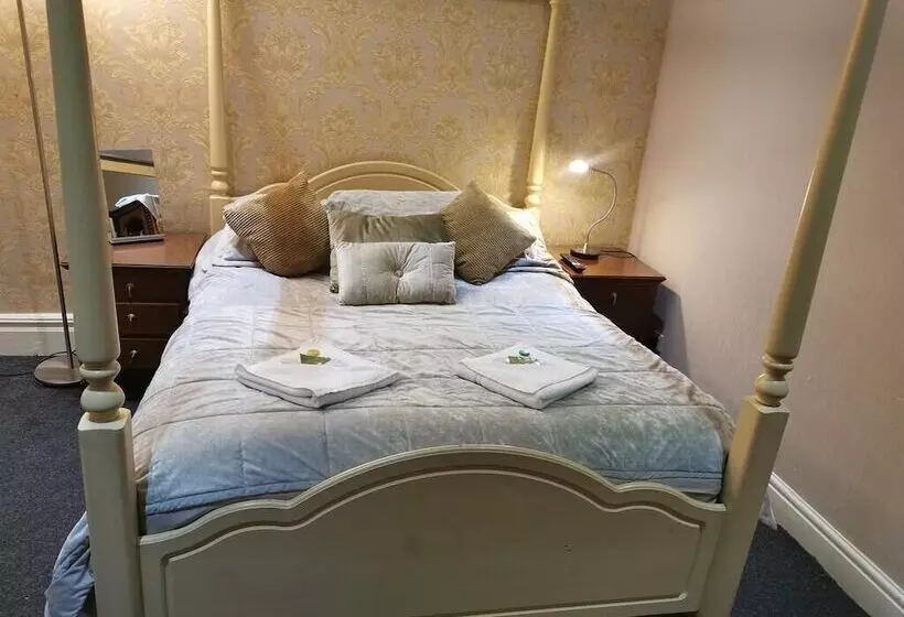 בית מלון כפרי The Oxford