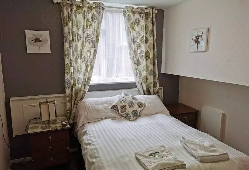 בית מלון כפרי The Oxford