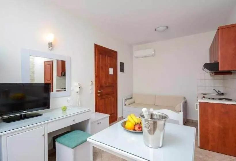 Plaka Hotel I