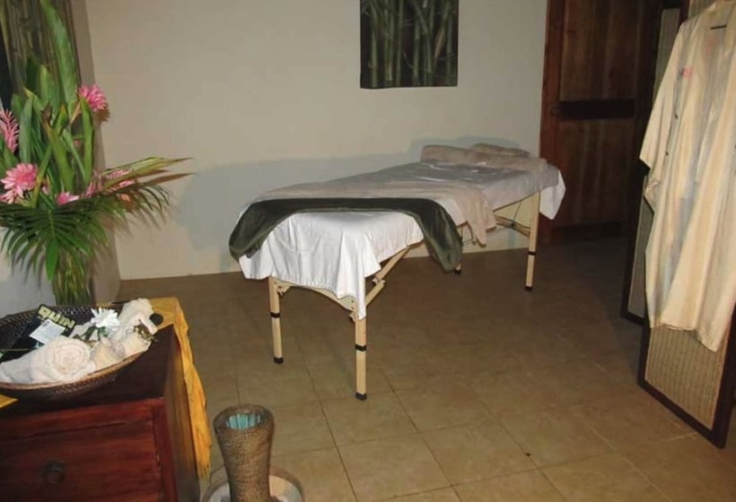 هتل Popa Paradise Beach Resort