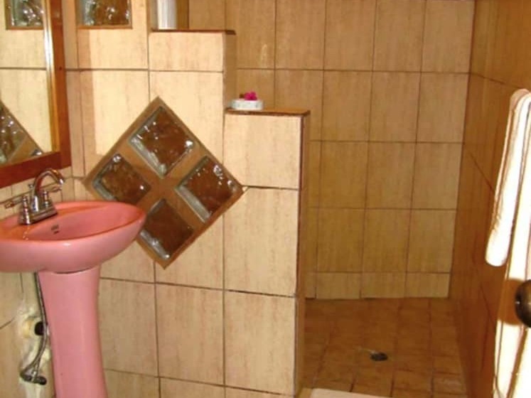 هتل Popa Paradise Beach Resort