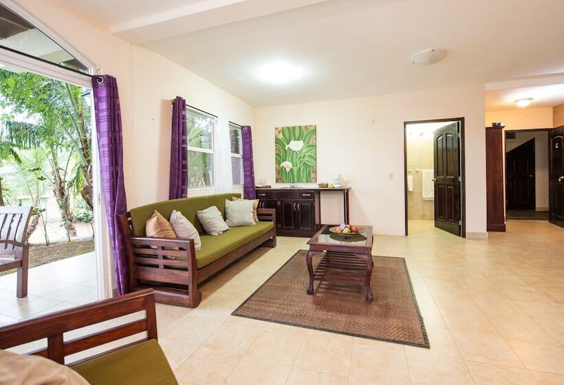 هتل Popa Paradise Beach Resort